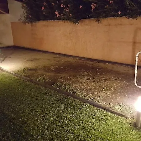 Moderne Avec Toutes Les Commodites, Proche De La Villa